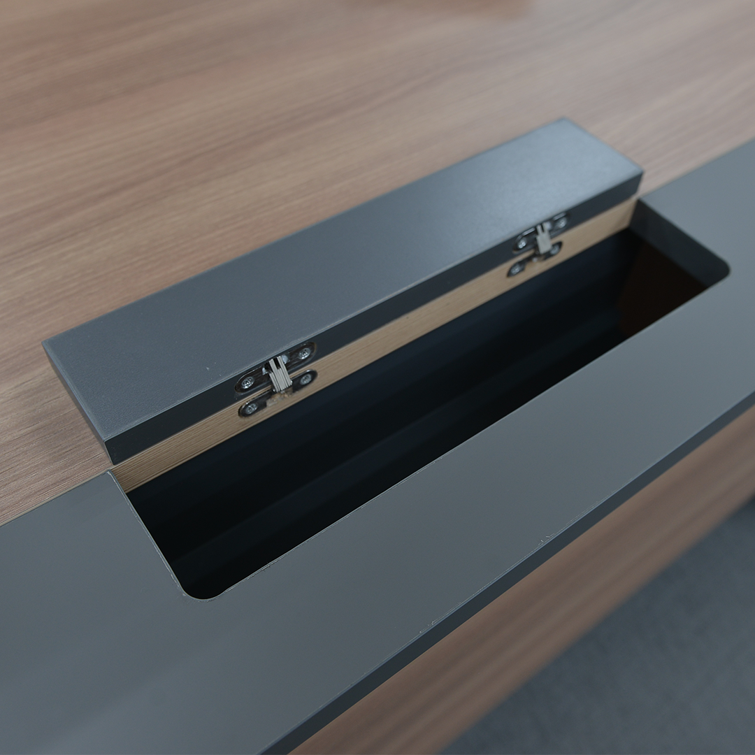 Titan Desk 1400